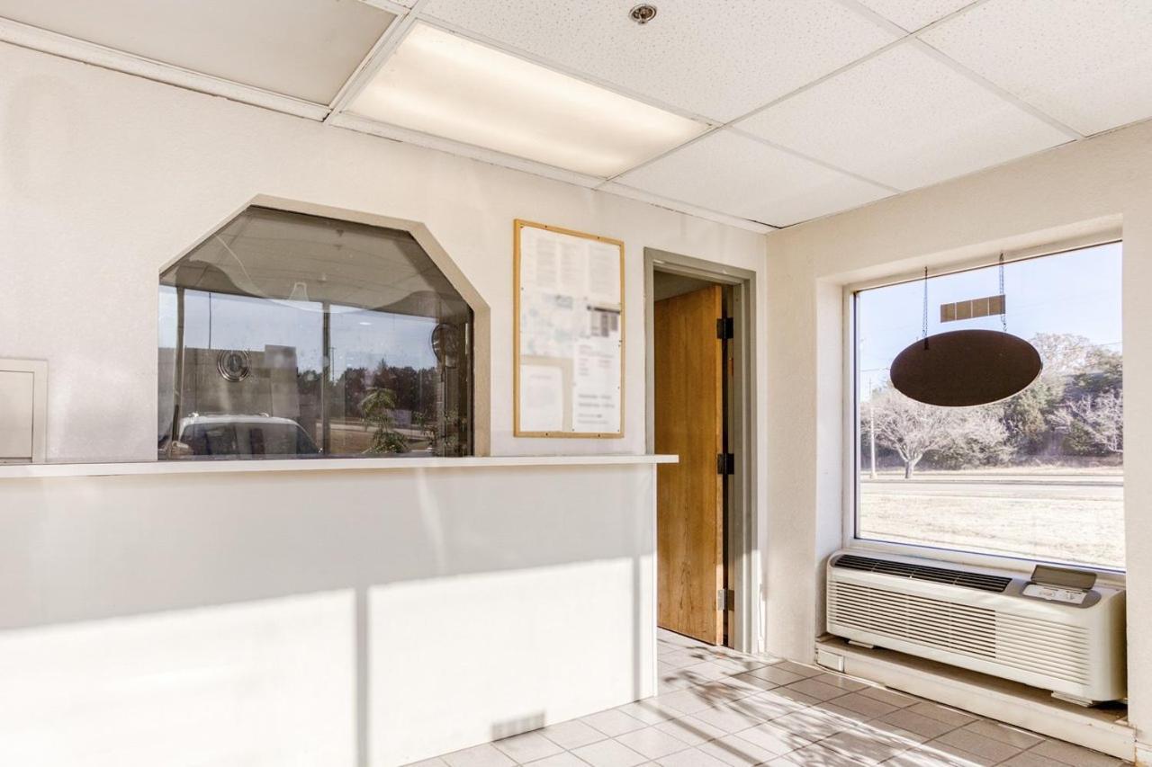 Oxford Inn, Lincoln Blvd Оклахома-Сити Экстерьер фото