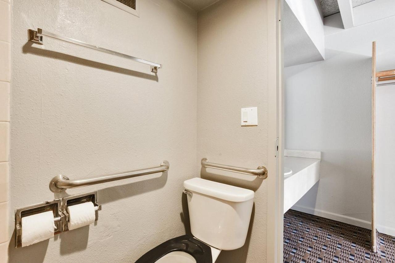 Oxford Inn, Lincoln Blvd Оклахома-Сити Экстерьер фото
